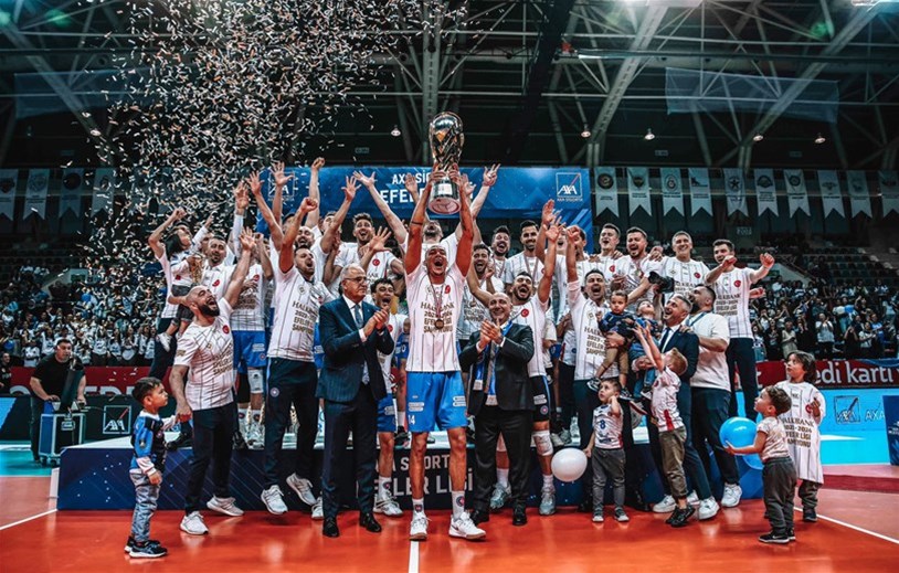 Halkbank, AXA Sigorta Efeler Ligi'nde şampiyon oldu