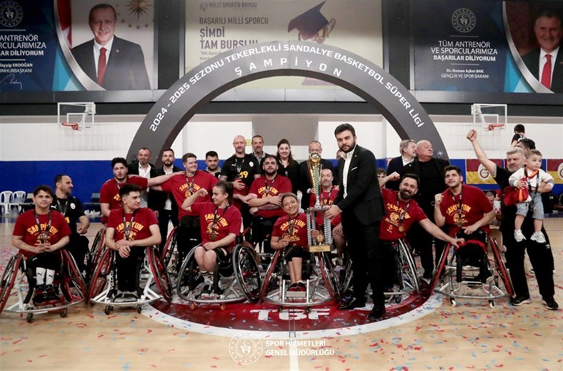 Şampiyon Galatasaray Fuzul!
