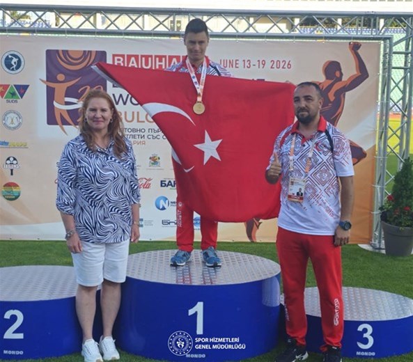 Muhammed Eren, dünya rekoru kırarak şampiyon oldu! 