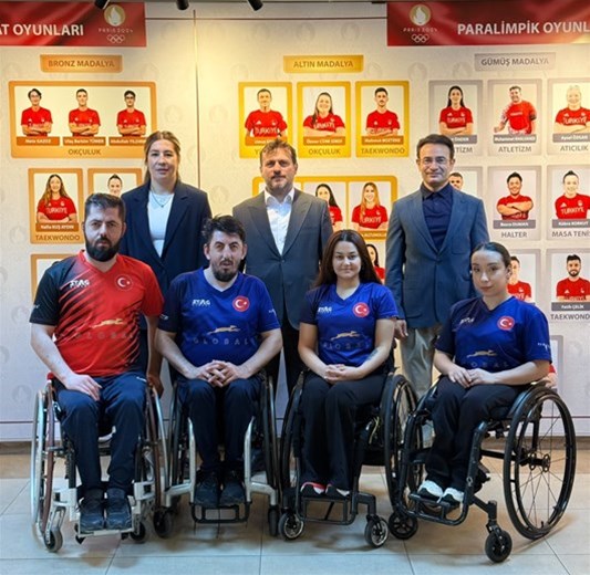 Prof.Dr. Çakır, Eryaman TOHM'da para tenisçilerimizle bir araya geldi!
