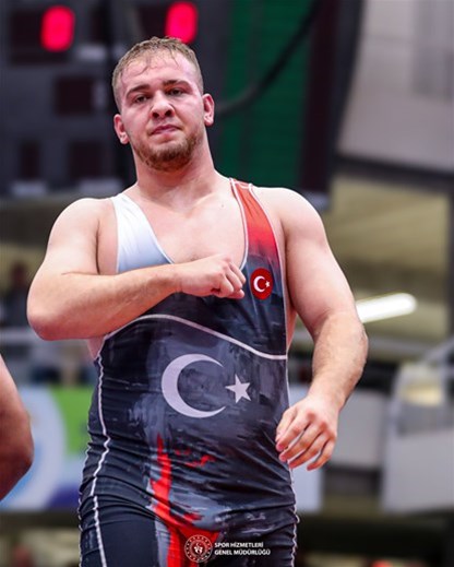 Güreşte bir dünya üçüncülüğü de Hakan'dan! 