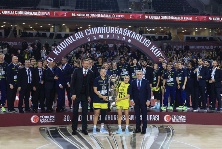Basketbolda şampiyon Fenerbahçe Opet!
