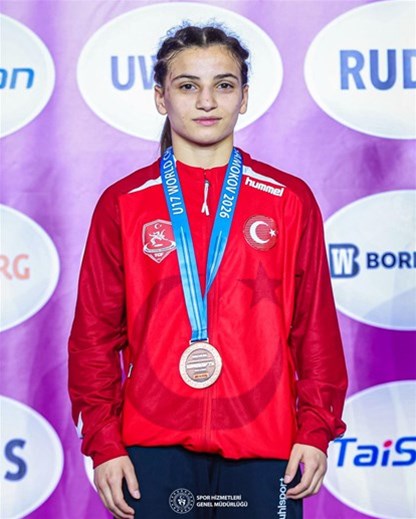 Güreşçimiz Şirin'den bronz madalya!