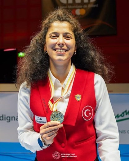 Güzin, bilardoda dünya şampiyonu!
