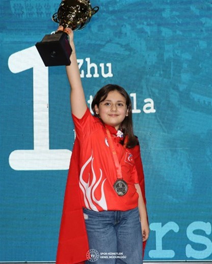 Satrançta 1 madalya da Zeynep'ten! 