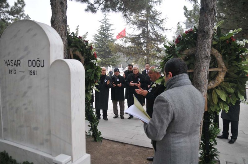 Yaşar Doğu ölümünün 53. yıl dönümünde kabri başında anıldı. 